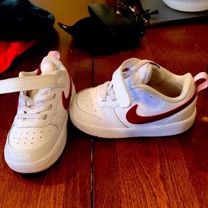 Toddler Nike sneakers size 7